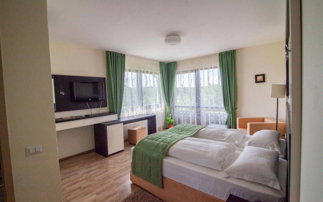 Armonia by Aristocratis