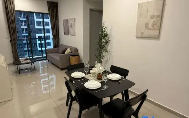 Shelisa's Modern 3BR House at Suria Garden Puchong