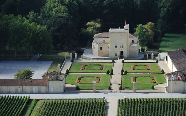 Château La Tour Carnet - B.Magrez Luxury Wine Experience