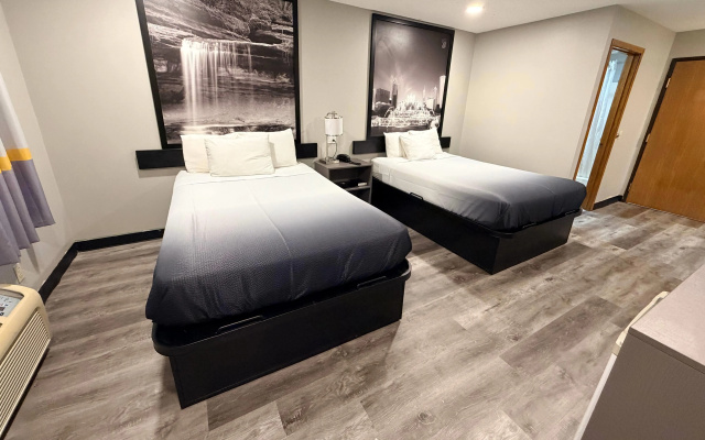 Super 8 by Wyndham Macomb