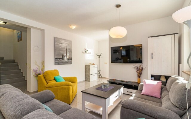 Stunning Home in Pula With 4 Bedrooms and Wifi