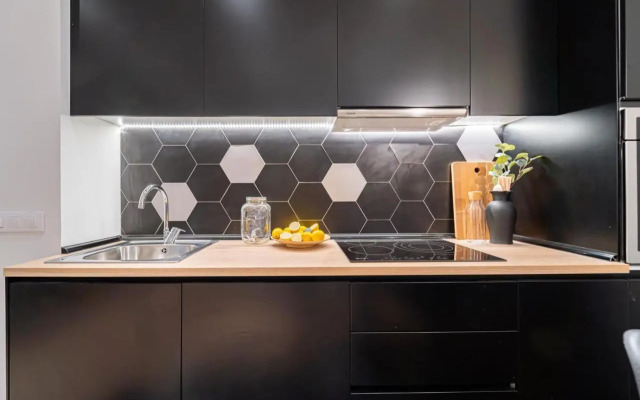 EdSam Madrid Apartments Black