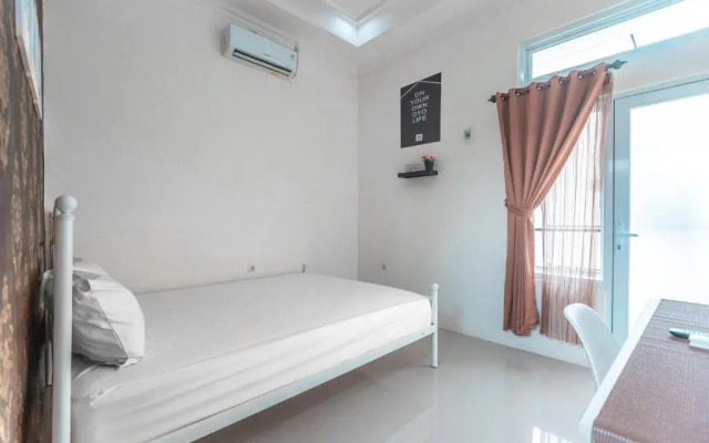 OYO Life 2658 Kost Rasyamada