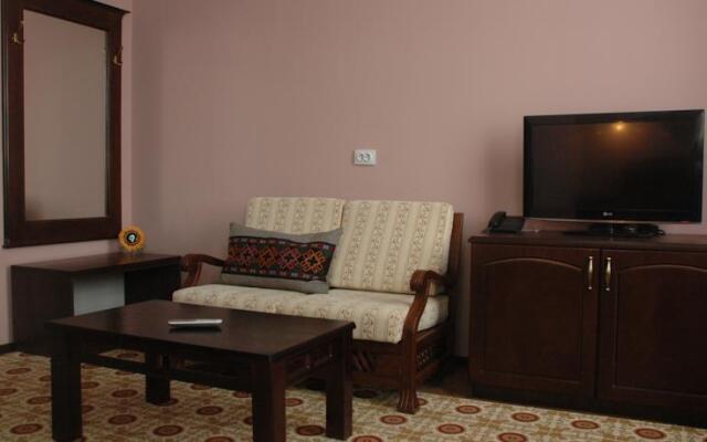 Jipek Joli Hotel