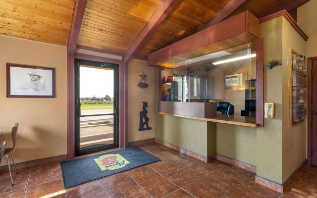 Super 8 by Wyndham Dodge City