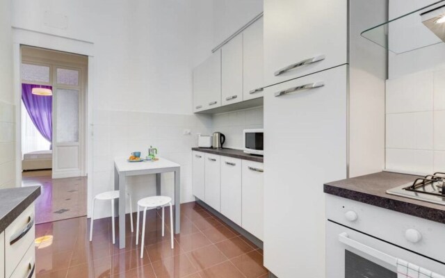 Bright and Modern 2 bed Flat in Prati