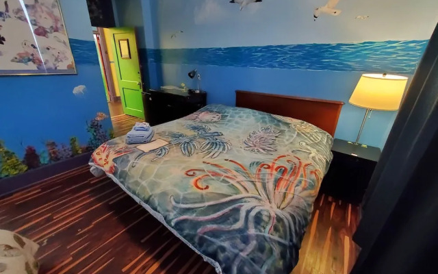 Pirate Haus Inn - Hostel