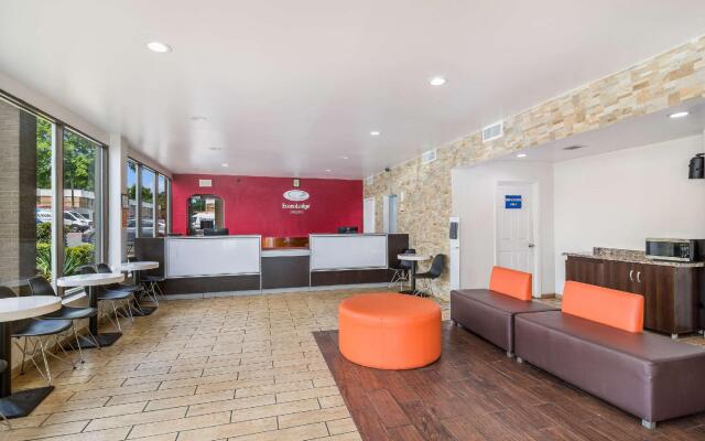 Econo Lodge Airport near Billy Graham Parkway