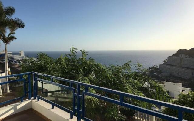 Apartment in Taurito with dream landscape and 30m2 terrace.
