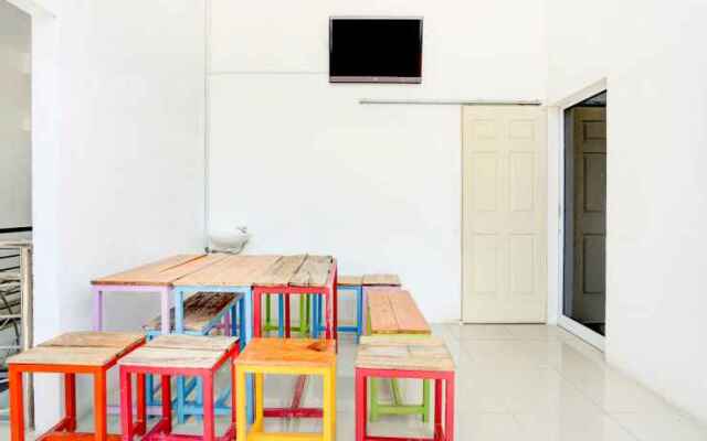 Super OYO 3702 Homestay Bougenville Syariah