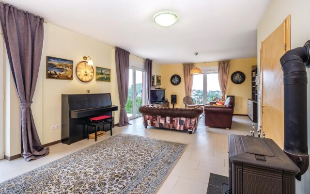 Amazing Home in Zagreb With 4 Bedrooms, Wifi and Jacuzzi