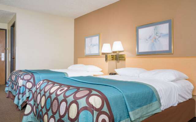 Super 8 by Wyndham Menomonie WI