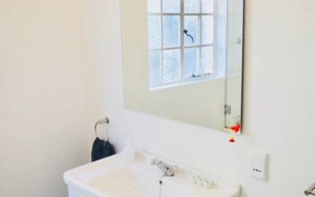 Two Bedroom Apartment in Oranjezicht