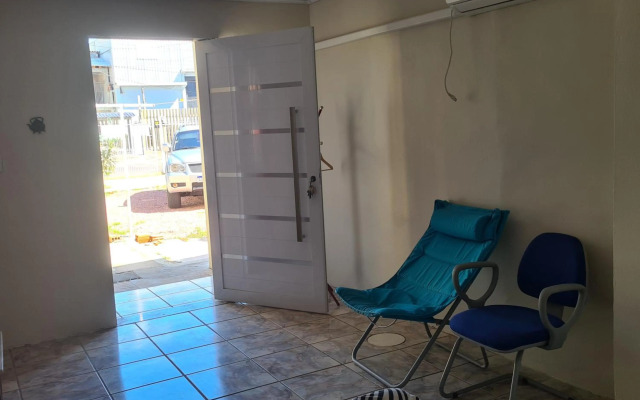 Kitnet casal e apartamento com lareira e vista jardim