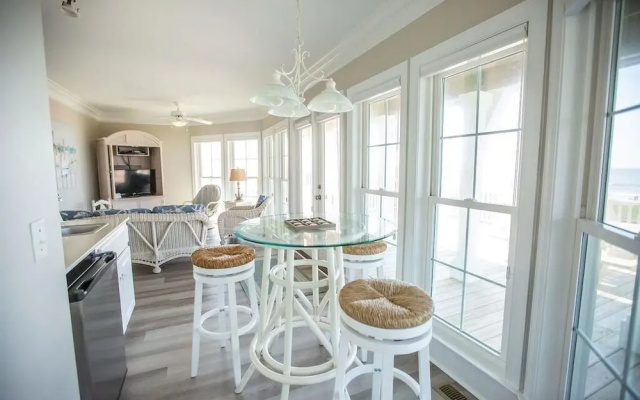 Paw-paw's Place 6 Bedroom Home by RedAwning