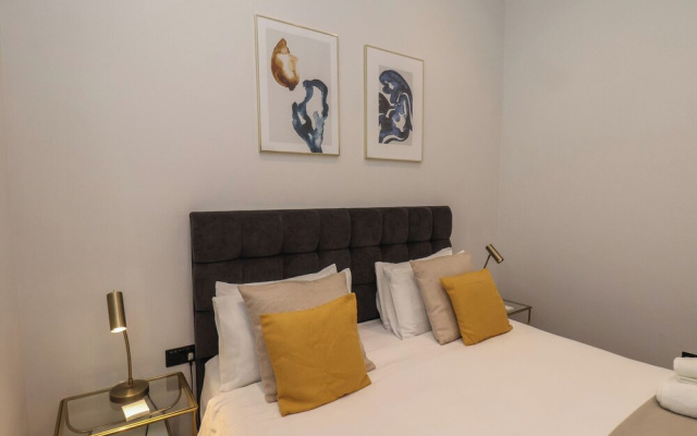 The Salisbury Apartment 105