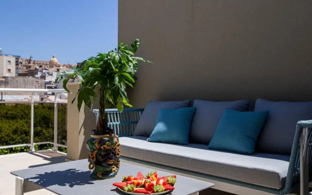 Charme Simon Bolivar