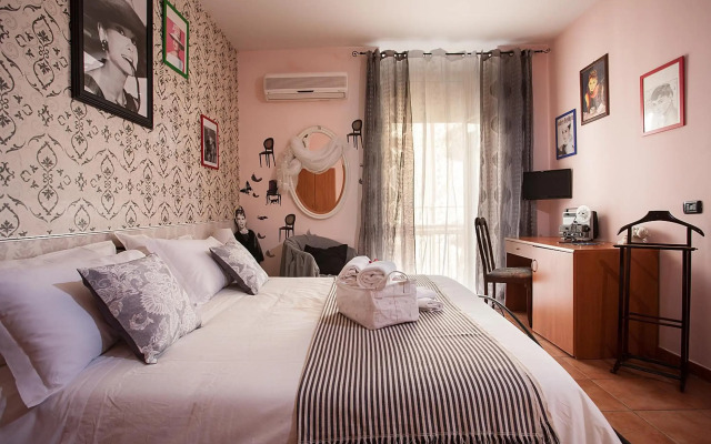 Hotel Cine Holiday