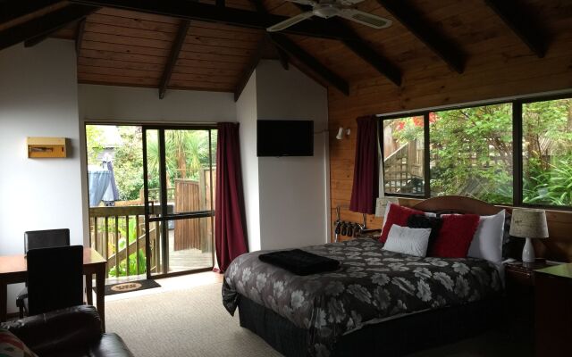 Grafton Cottage & Chalets