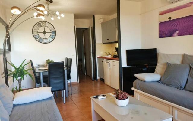 Charmant T2 climatisé avec belle vue , Golf de Pont-Royal