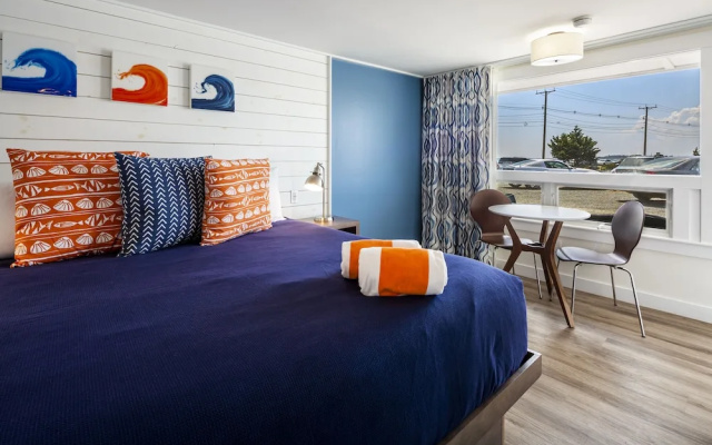 Breakwater Hotel