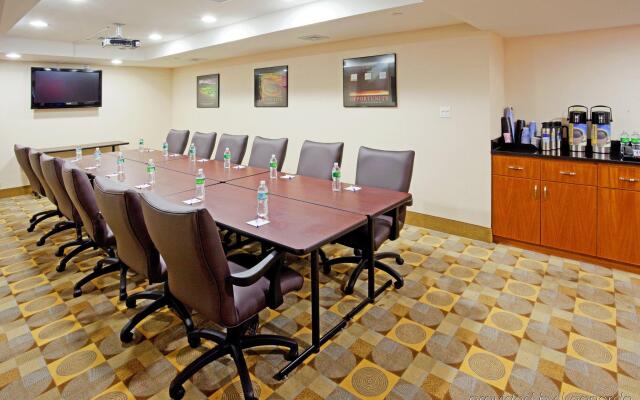 Holiday Inn Express Maspeth by IHG