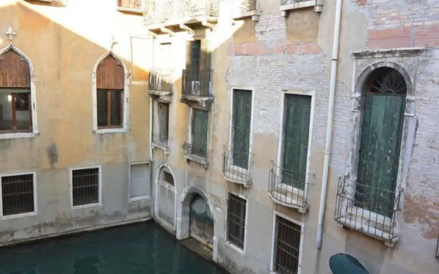 Boutique Apartment San Moise