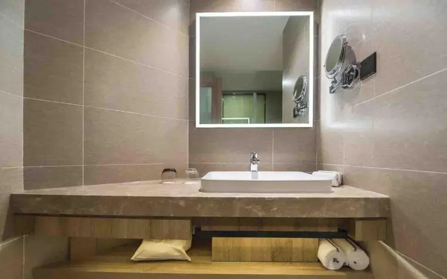 Hailian Business Hotel