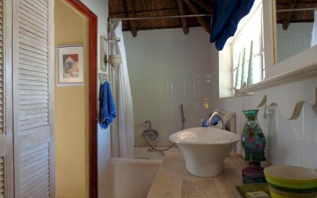 TreeTops & Treats Guest House