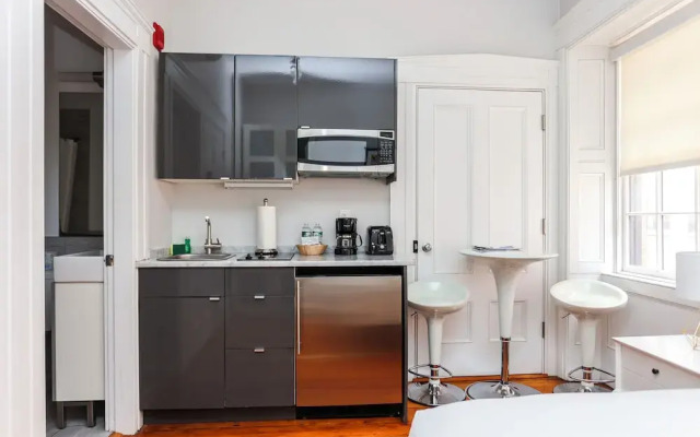 Maverick Suites at 40 Temple St