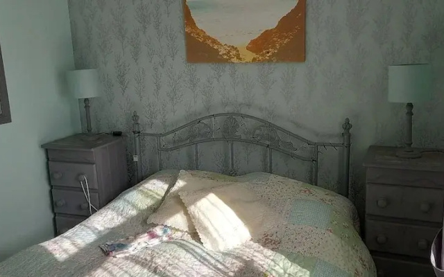 3 Bed Chalet - Sleeps 6 - Parking - Garden - Wifi
