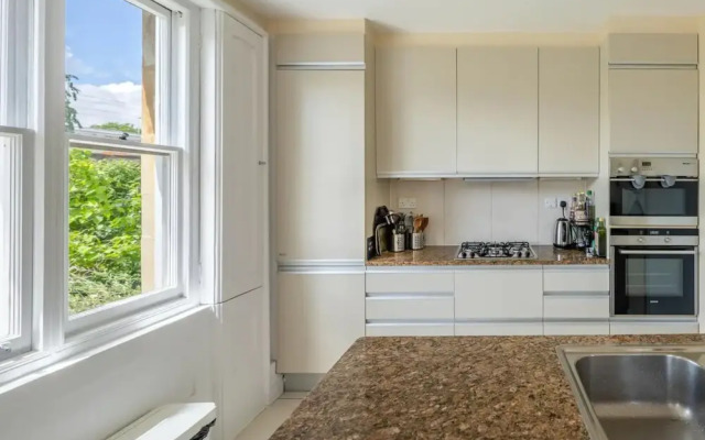 Stunning 3 Bedroom Apartment in Trendy Chalk Farm