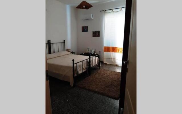 "Persiane blu" ampio appartamento in centro storico a Teulada