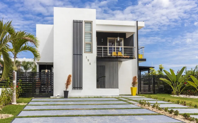 Modern 4-BR Villa in Gated Community