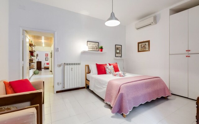 Nice and Bright 2 Beds Flat Near San Giovanni