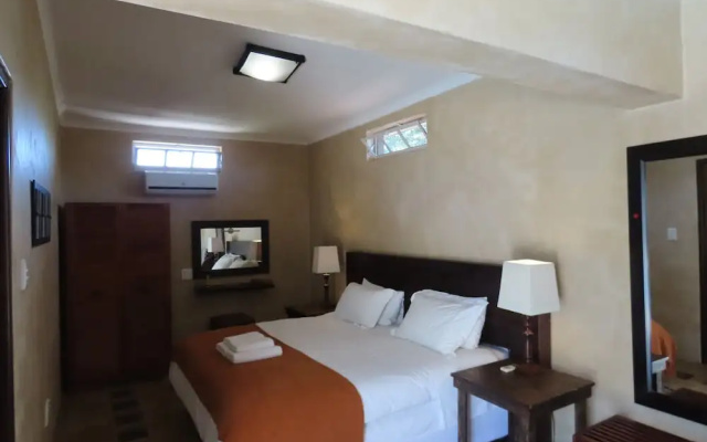 Sunset Lodge & Safaris