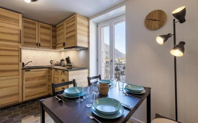 Chic 2BR in city center, next to Train Station
