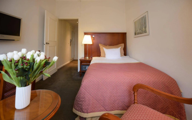 Ascot Hotel & Apartments