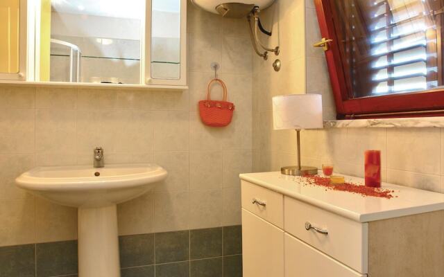 Amazing Home in Kapelica With Wifi and 5 Bedrooms