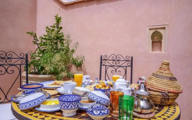 "room in Guest Room - Riad Lakouas Triple Room With Pool View"