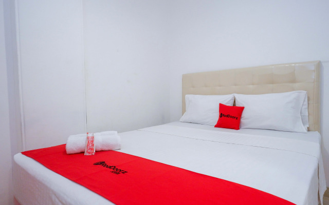 RedDoorz near Mall Ratu Indah 3