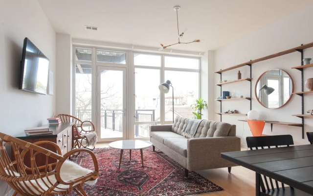 Vibrant Lincoln Park Suites by Sonder