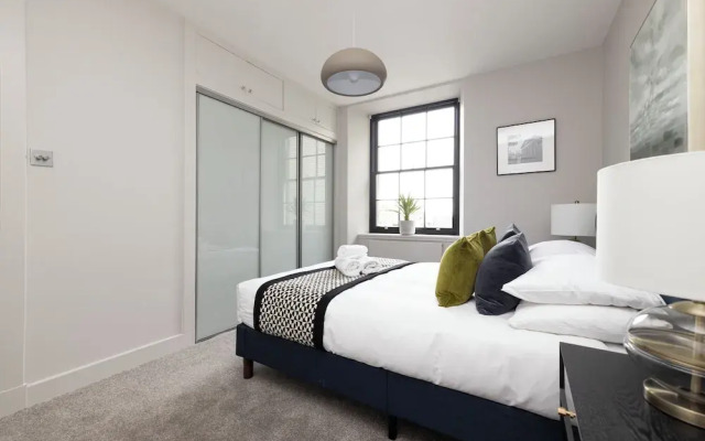 Stylish 2-bed flat in New Town