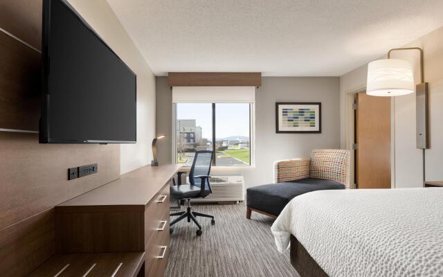 Holiday Inn Express & Suites Oxford by IHG