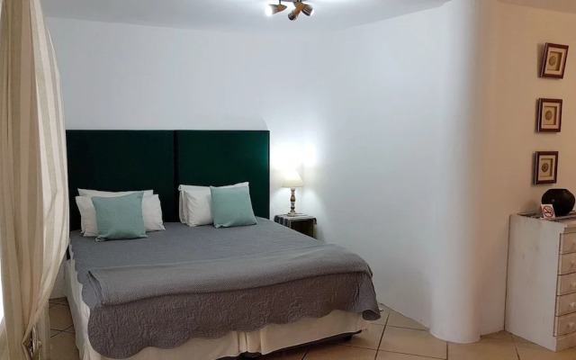Six Valk Avenue Guest House