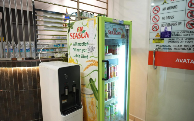 Super OYO 44097 Avatarr Hotel