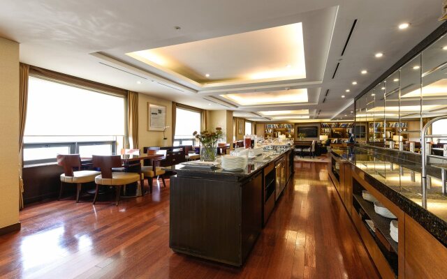 Lotte Hotel World