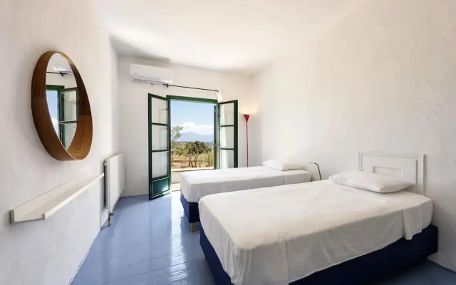Traditional Villa 5 Mins on Foot From the Beach