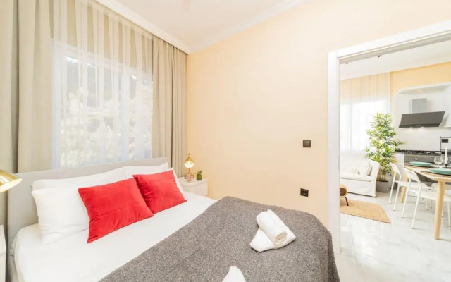 Modern Flat With Shared Pool and Balcony in Alanya