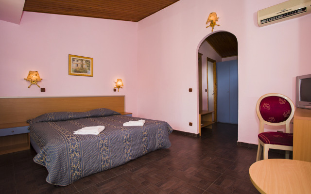 Elenite Holiday Village